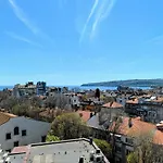 Sirena Seaview - Free Parking Apartment *